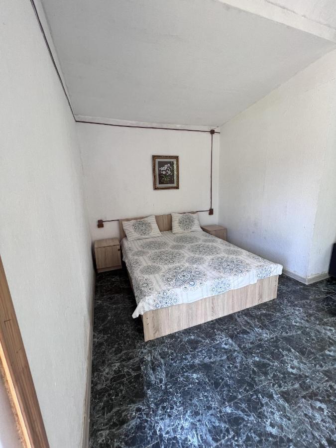 V Gostiakh U Maii Hotel Gagra Eksteriør billede