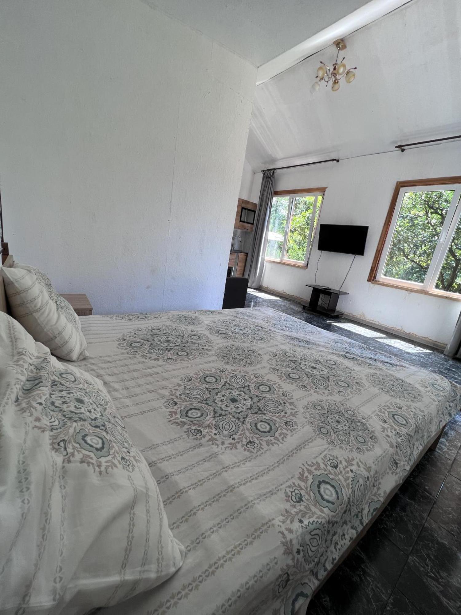 V Gostiakh U Maii Hotel Gagra Eksteriør billede